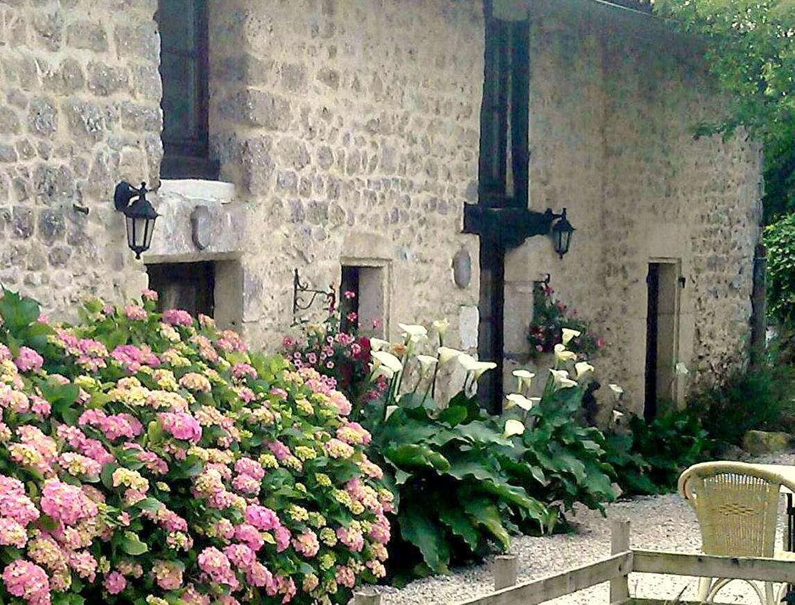 Gites Les Lignons Champniers  Exterior foto