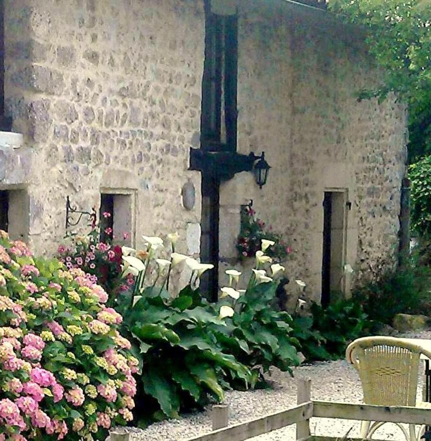 Gites Les Lignons Champniers  Exterior foto