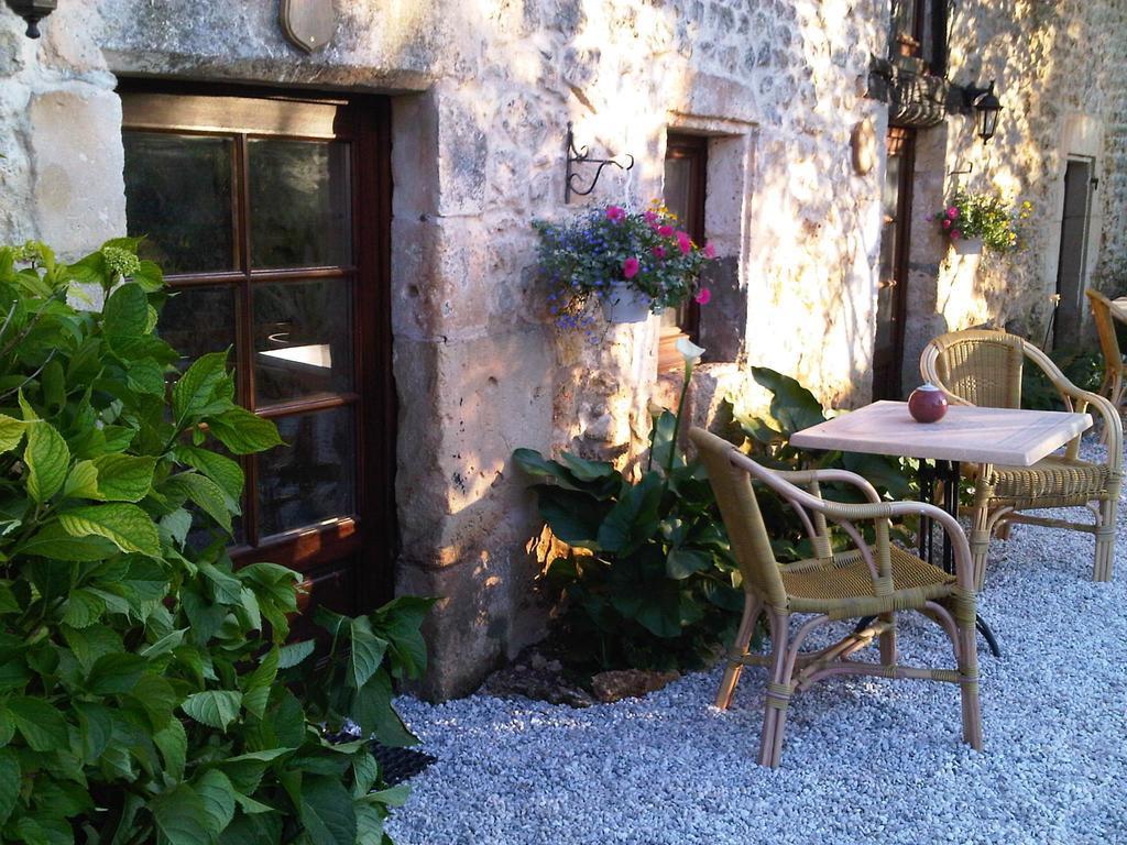 Gites Les Lignons Champniers  Exterior foto