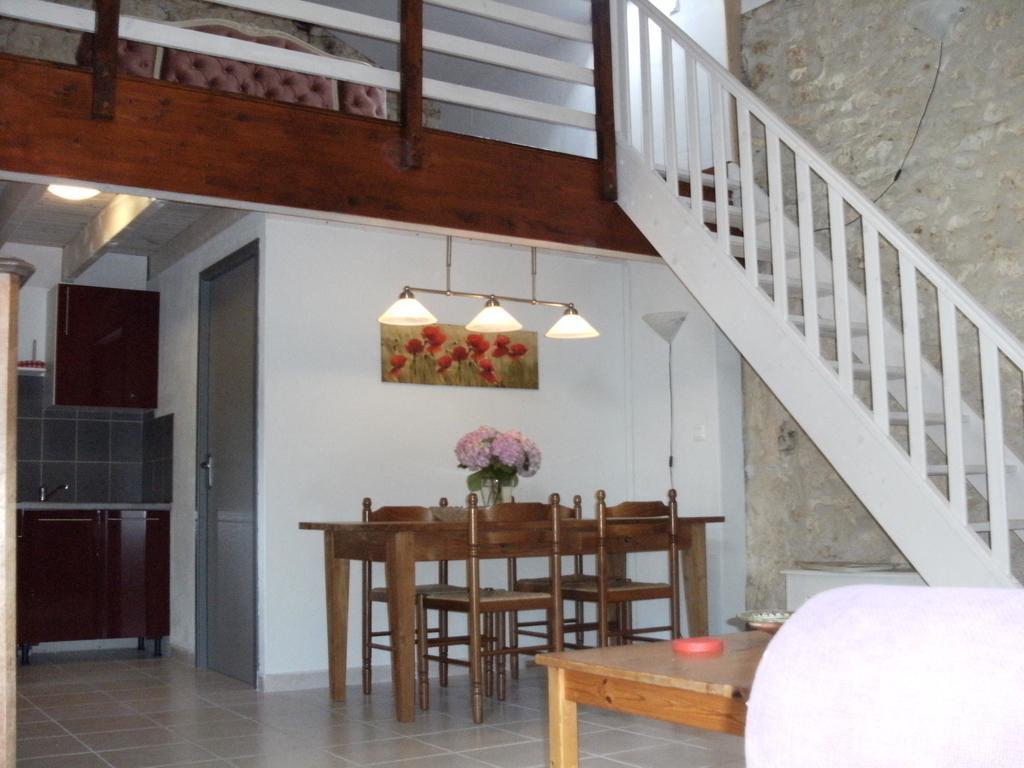 Gites Les Lignons Champniers  Habitación foto