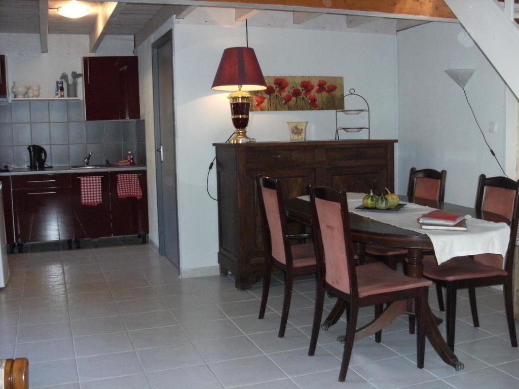 Gites Les Lignons Champniers  Habitación foto